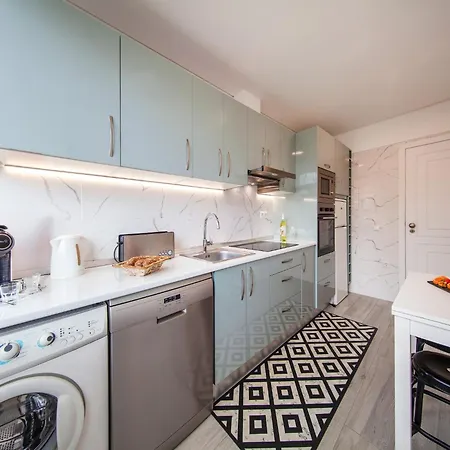 Apartment Charming 1-bed W A C, Wifi *