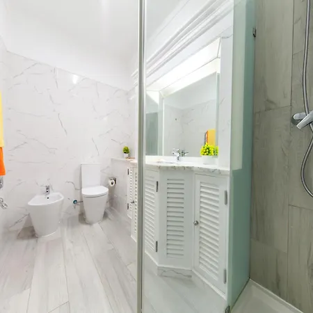 Apartment Charming 1-bed W A C, Wifi