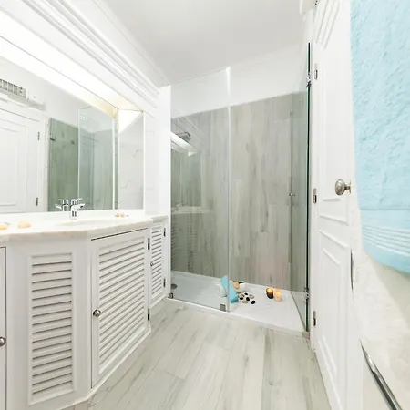 Apartment Charming 1-bed W A C, Wifi *