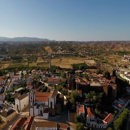 Charming 1-bed W A C, Wifi Apartment Quarteira