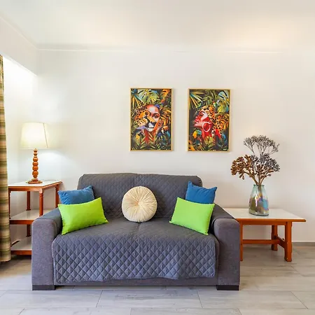 Apartment Charming 1-bed W A C, Wifi Quarteira