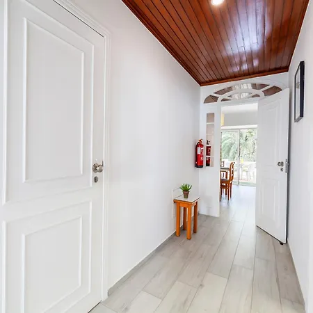 Apartment Charming 1-bed W A C, Wifi