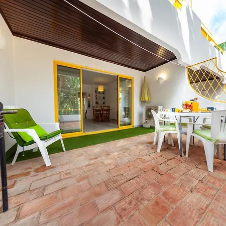 Charming 1-bed W A C, Wifi Apartamento Quarteira